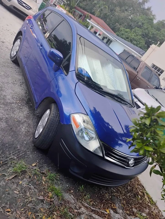 2010 Nissan Versa - Image 2 of 4