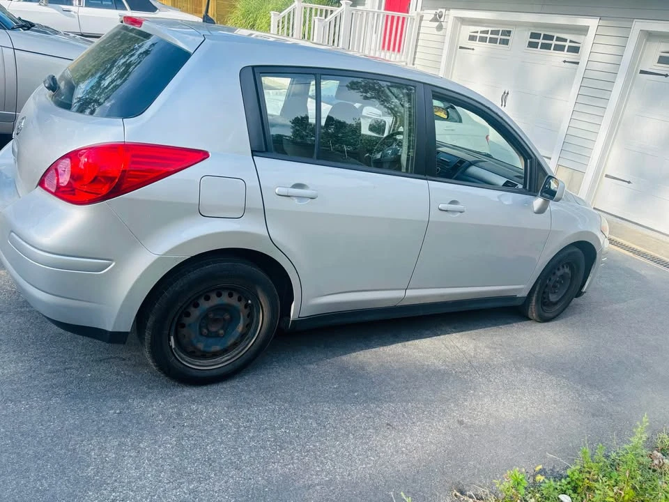 2010 Nissan Versa - Image 4 of 13