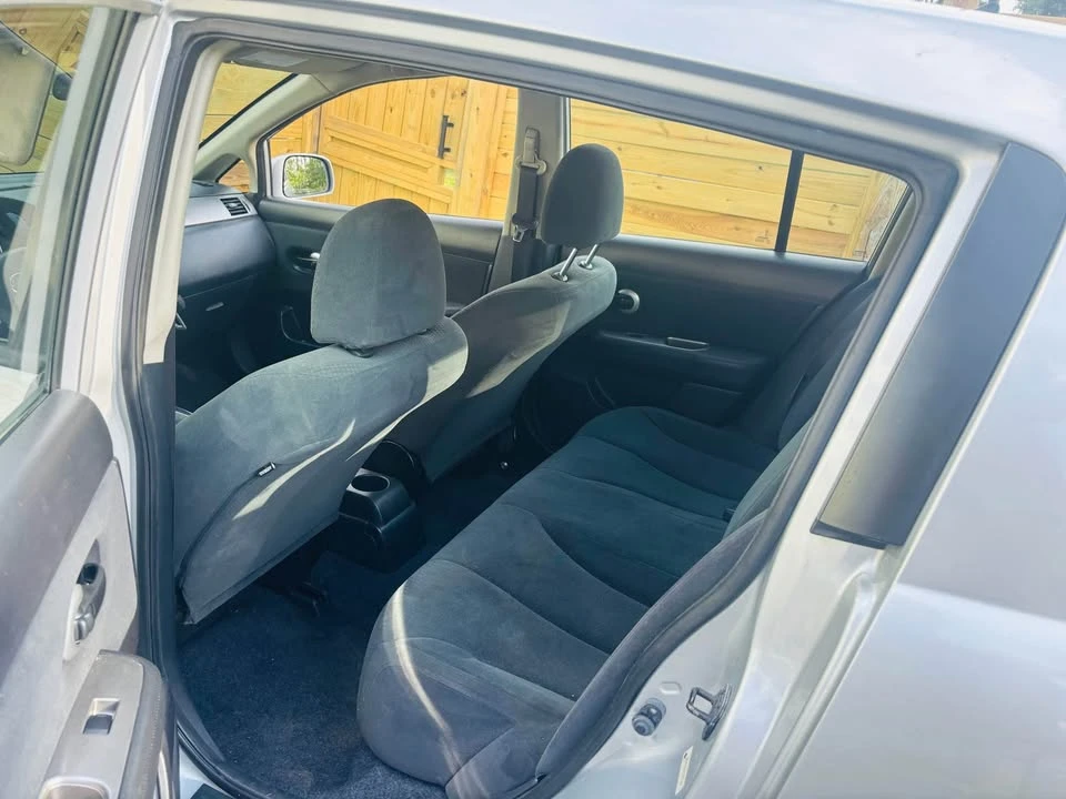 2010 Nissan Versa - Image 11 of 13