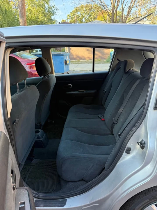 2010 Nissan Versa - Image 8 of 10