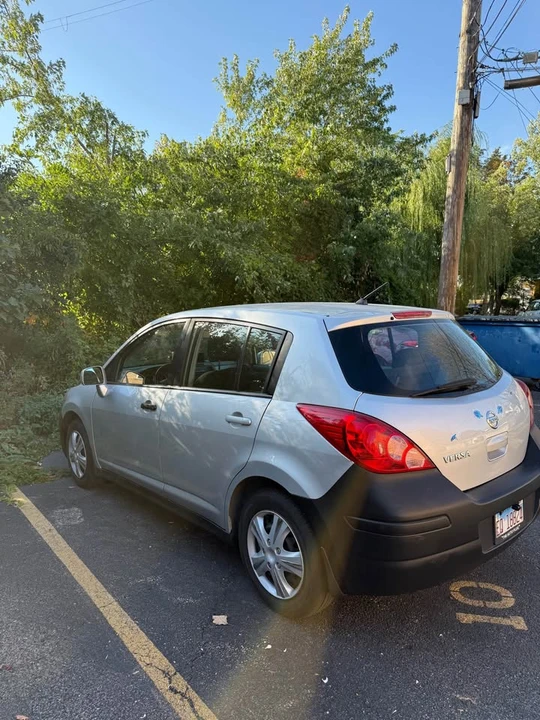 2010 Nissan Versa - Image 2 of 10