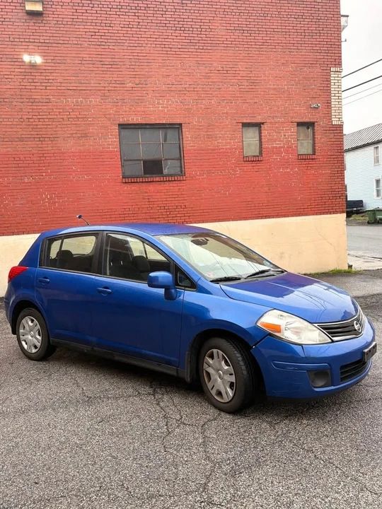 2010 Nissan Versa - Image 2 of 8