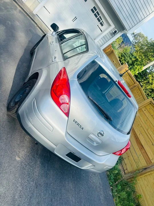 2010 Nissan Versa - Image 7 of 13