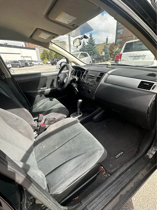 2010 Nissan Versa - Image 10 of 13