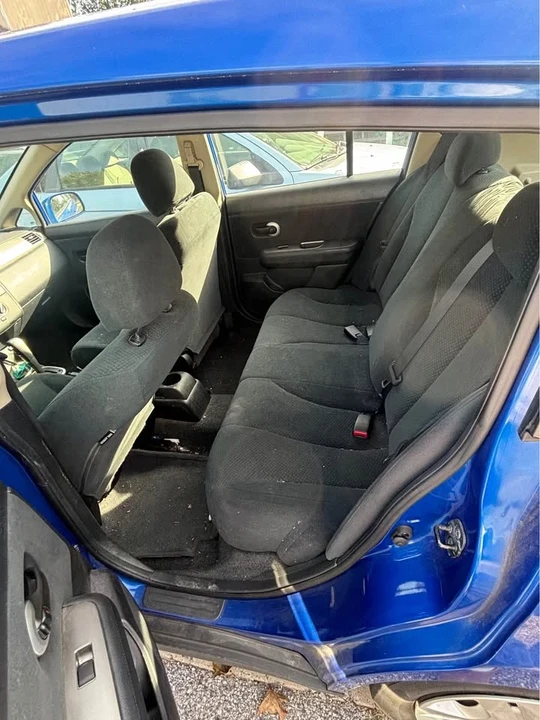 2010 Nissan Versa - Image 6 of 6