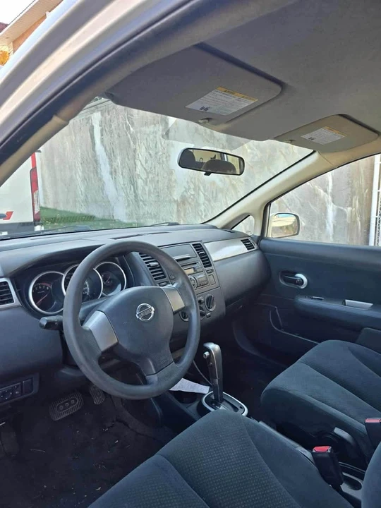 2010 Nissan Versa - Image 5 of 6