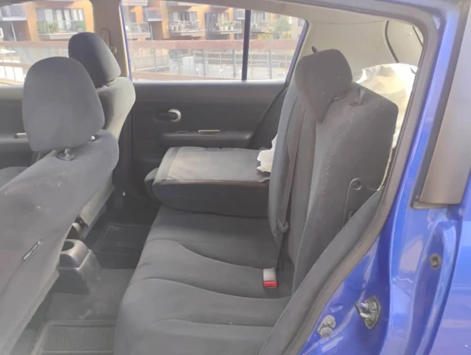 2010 Nissan Versa - Image 9 of 11