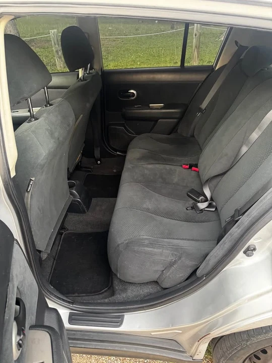2010 Nissan Versa - Image 4 of 10