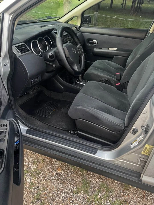 2010 Nissan Versa - Image 3 of 10