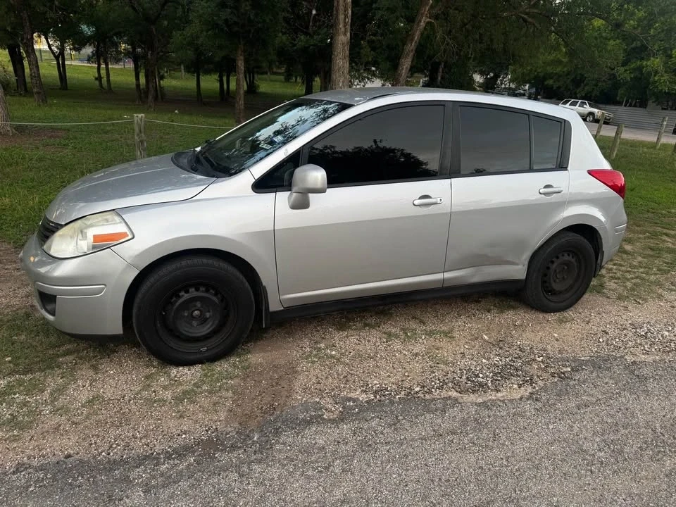 2010 Nissan Versa - Image 8 of 10