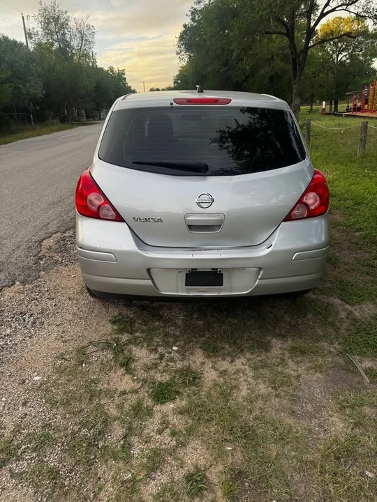 2010 Nissan Versa - Image 6 of 10