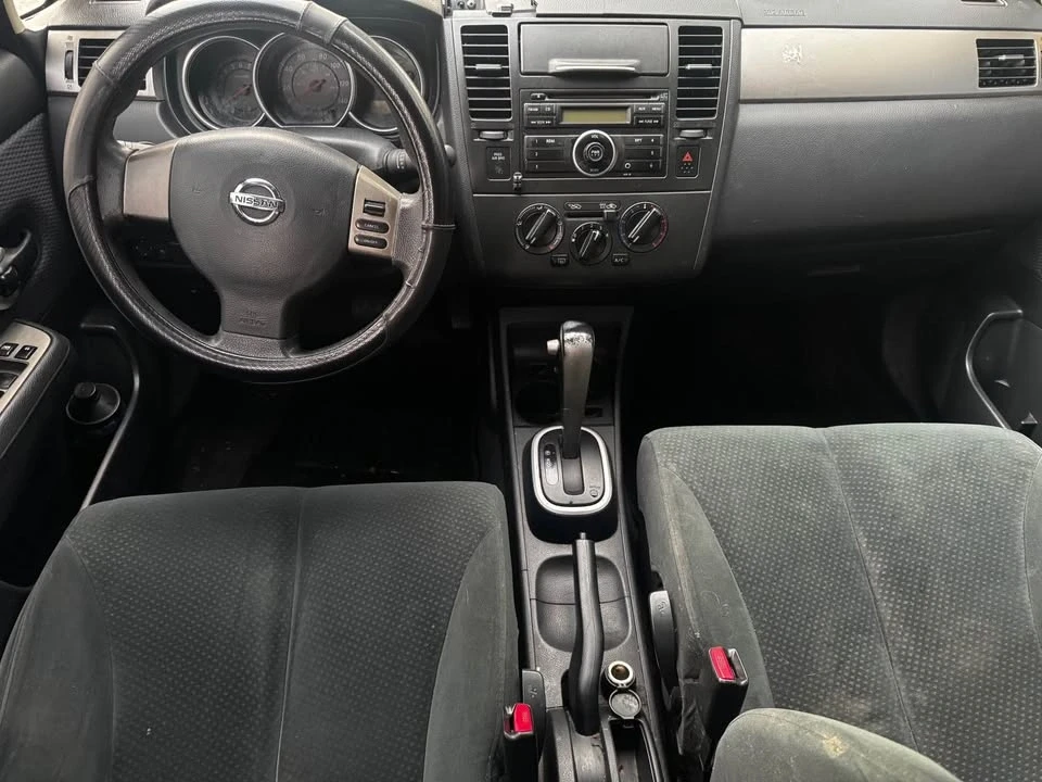 2010 Nissan Versa - Image 2 of 10