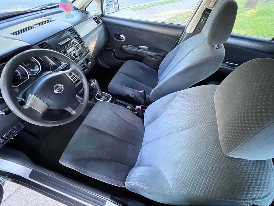 2010 Nissan Versa - Image 9 of 11