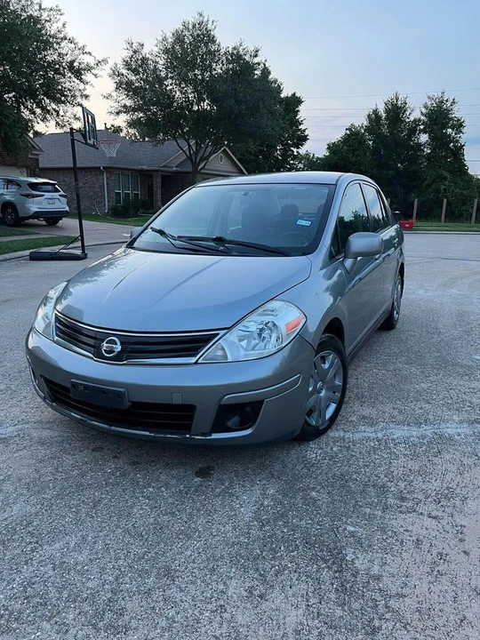 2010 Nissan Versa - Image 2 of 8