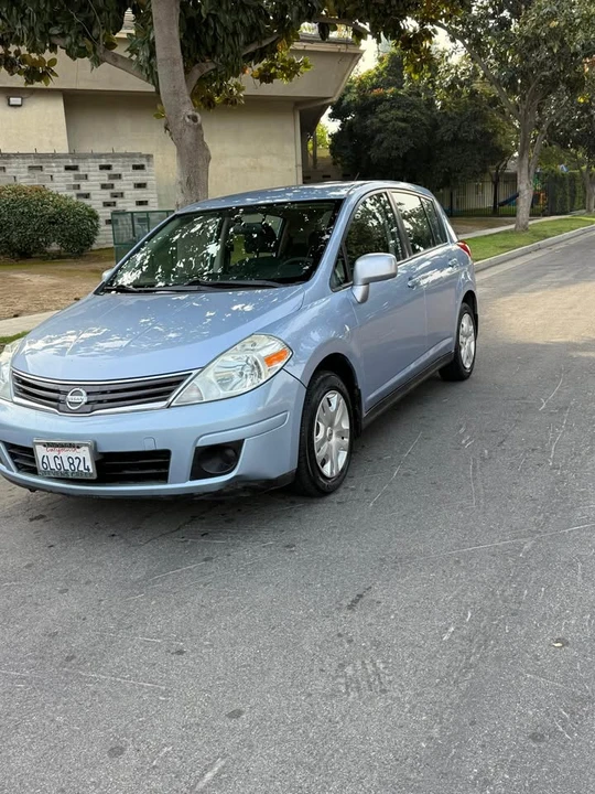 2010 Nissan Versa - Image 2 of 7