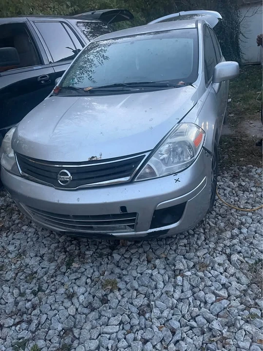 2010 Nissan Versa - Image 4 of 4