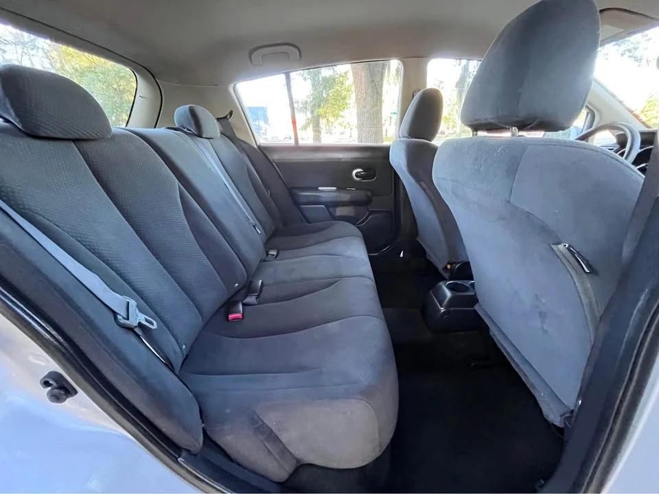 2010 Nissan Versa - Image 7 of 11
