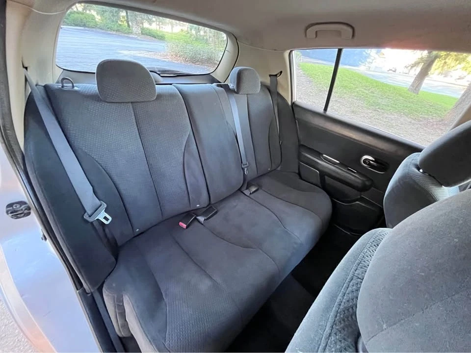 2010 Nissan Versa - Image 6 of 11