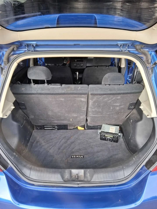 2010 Nissan Versa - Image 2 of 7