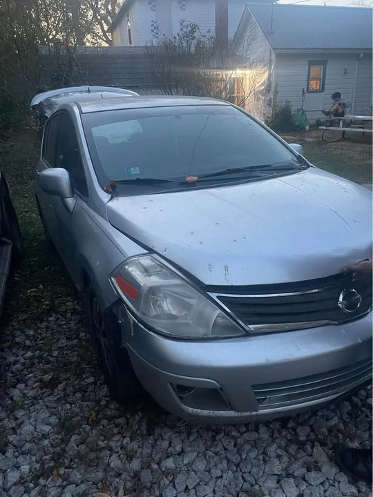2010 Nissan Versa - Image 3 of 4