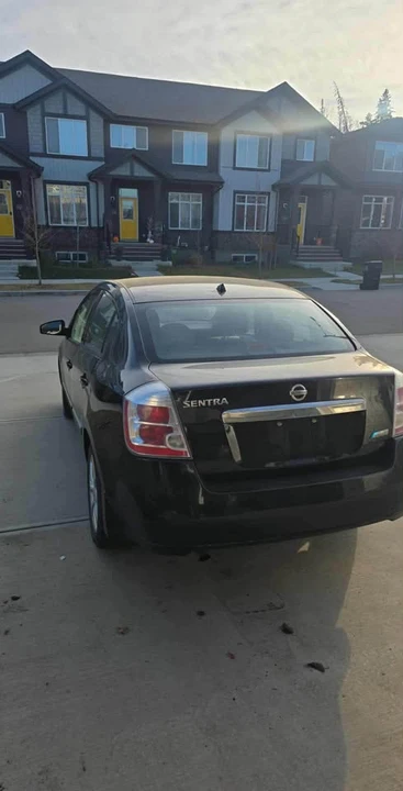 2010 Nissan Versa - Image 2 of 4