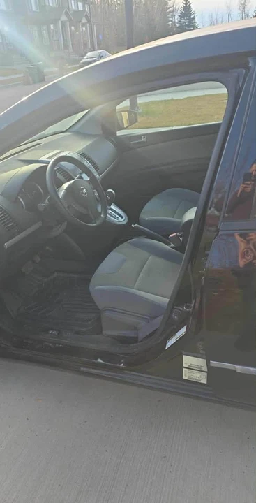 2010 Nissan Versa - Image 4 of 4