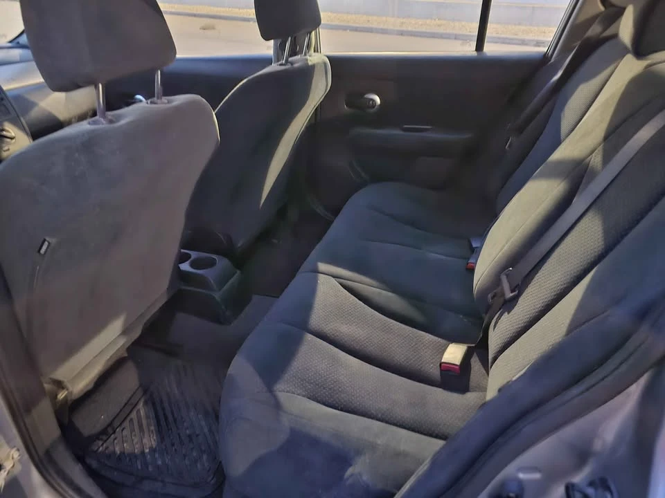 2010 Nissan Versa - Image 7 of 7