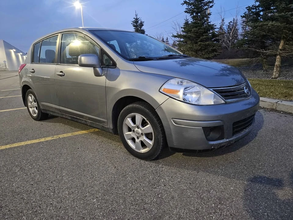 2010 Nissan Versa - Image 2 of 7