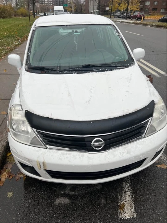 2010 Nissan Versa - Image 2 of 4