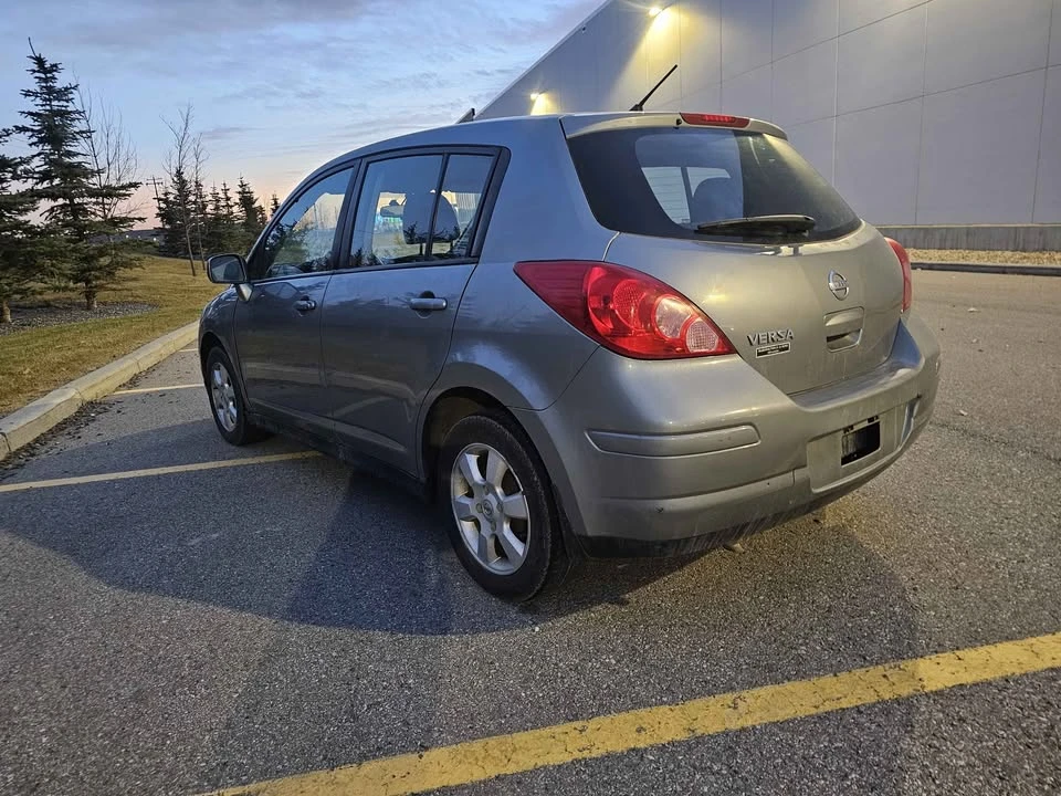 2010 Nissan Versa - Image 4 of 7