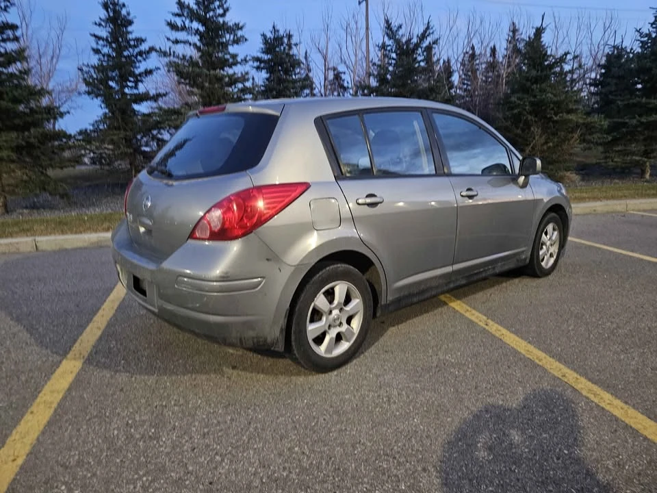 2010 Nissan Versa - Image 3 of 7