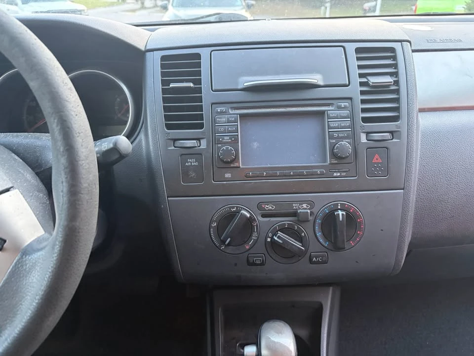 2010 Nissan Versa - Image 8 of 13