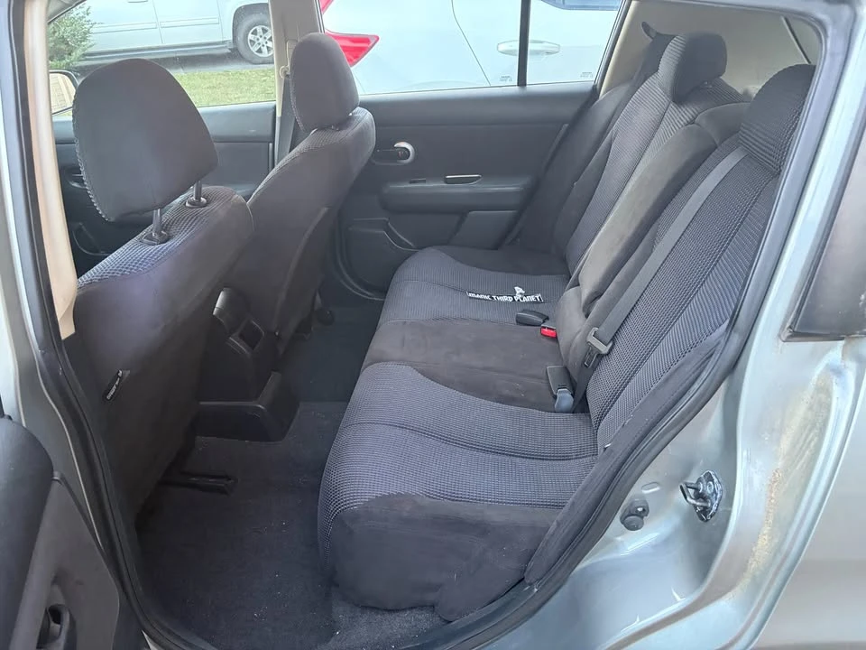 2010 Nissan Versa - Image 6 of 13