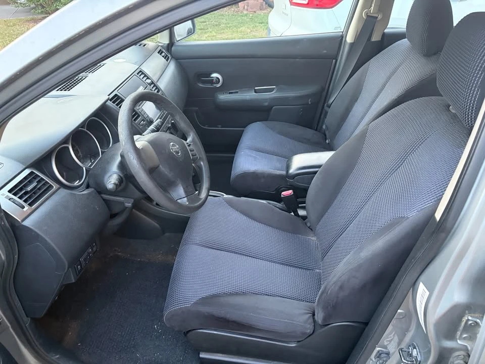 2010 Nissan Versa - Image 5 of 13