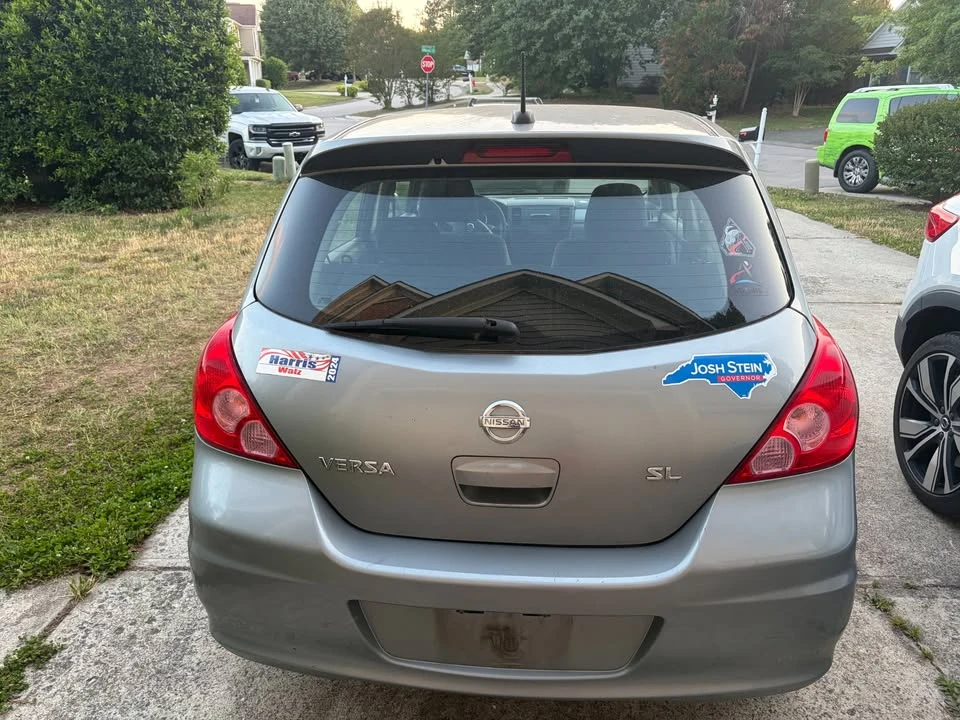2010 Nissan Versa - Image 4 of 13