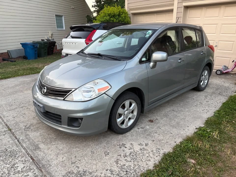 2010 Nissan Versa - Image 2 of 13