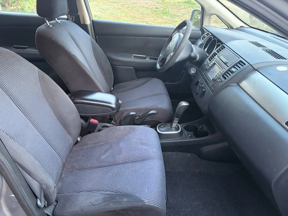 2010 Nissan Versa - Image 10 of 13