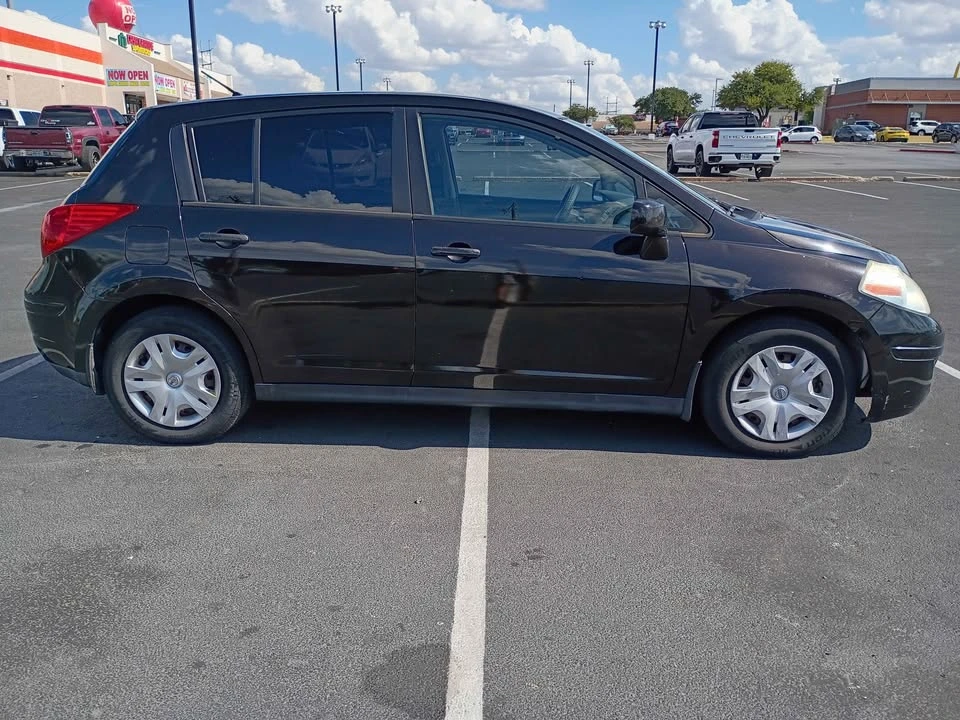 2010 Nissan Versa - Image 2 of 6