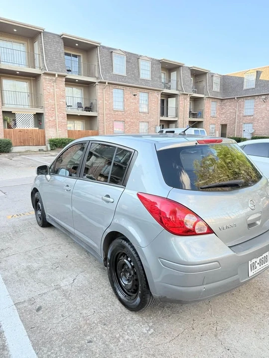 2010 Nissan Versa - Image 4 of 5