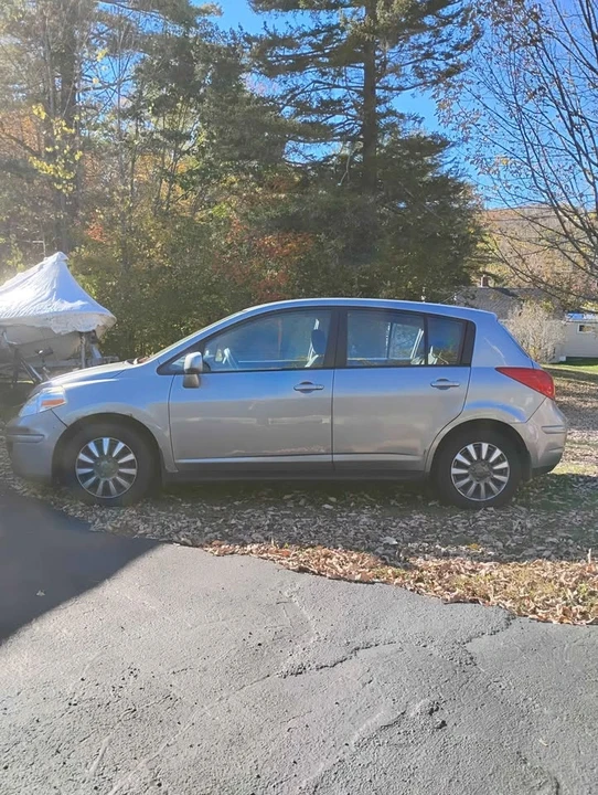 2010 Nissan Versa - Image 2 of 7