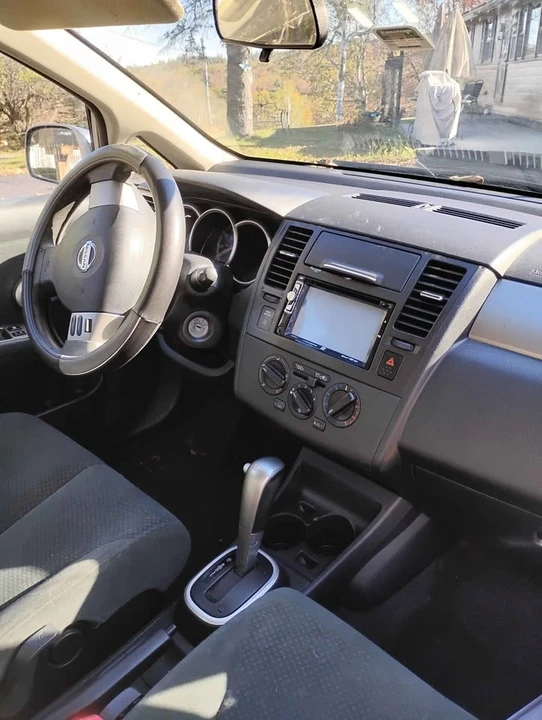 2010 Nissan Versa - Image 4 of 7