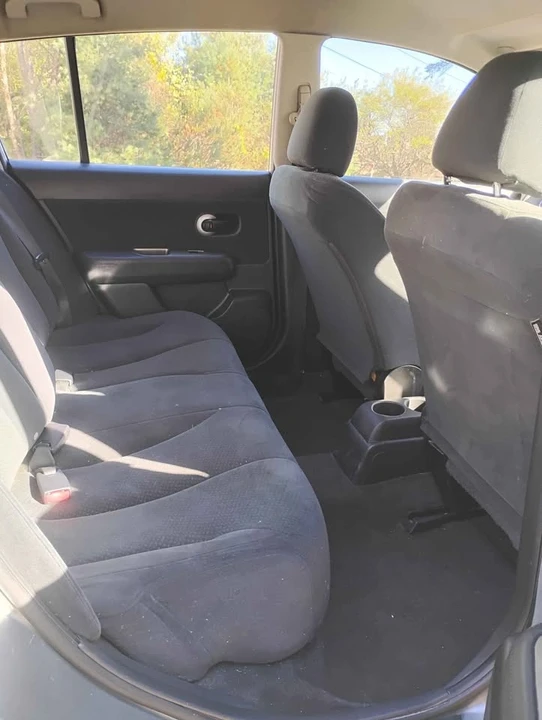2010 Nissan Versa - Image 7 of 7
