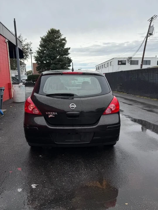 2010 Nissan Versa - Image 5 of 7