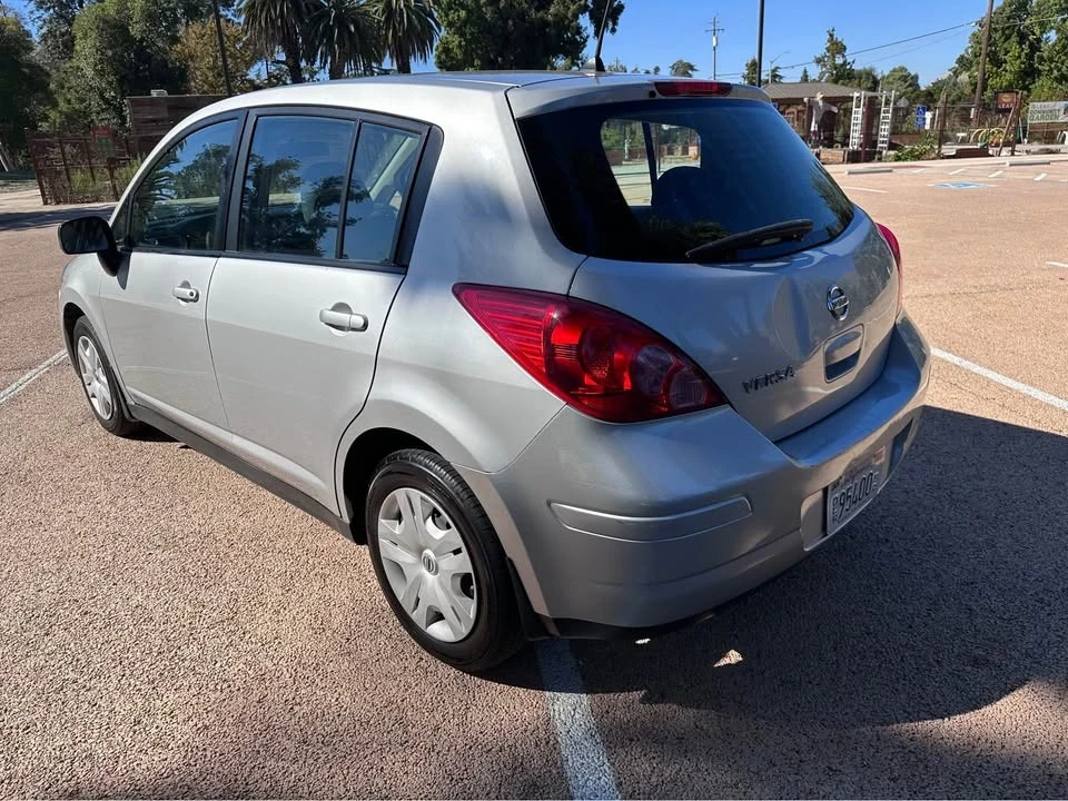 2010 Nissan Versa - Image 9 of 15