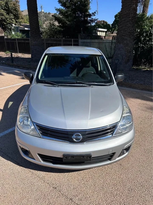 2010 Nissan Versa - Image 4 of 15