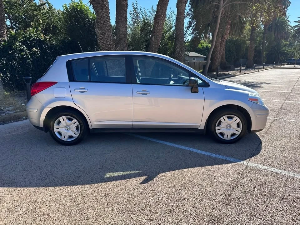 2010 Nissan Versa - Image 6 of 15