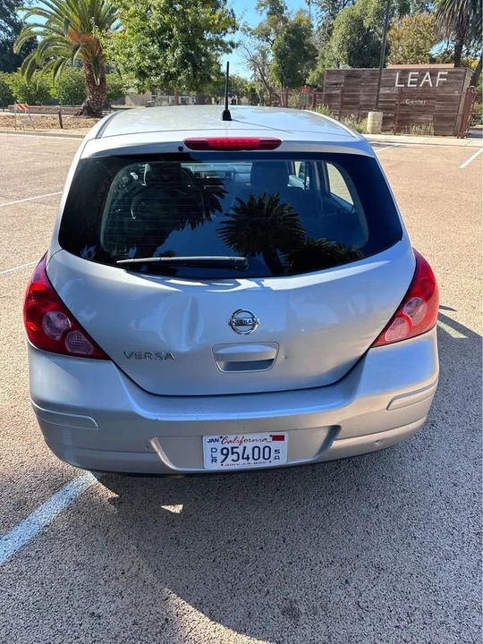2010 Nissan Versa - Image 8 of 15