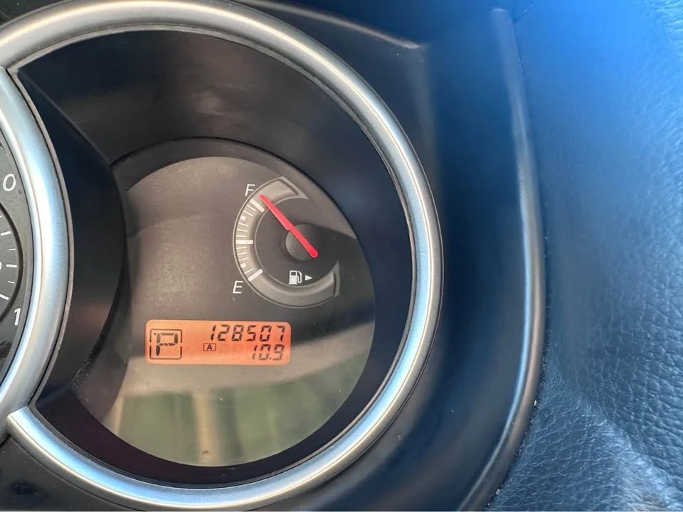 2010 Nissan Versa - Image 13 of 15