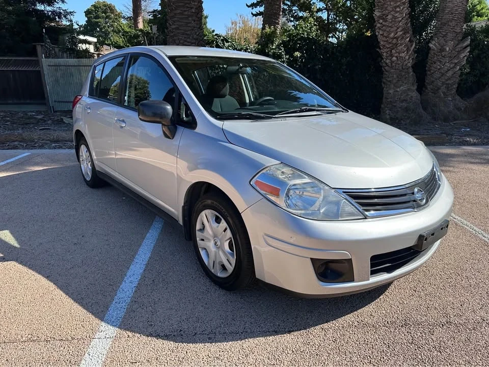 2010 Nissan Versa - Image 5 of 15