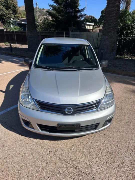 2010 Nissan Versa - Image 2 of 15